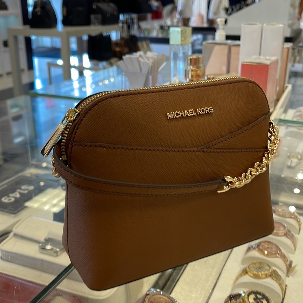 MICHAEL KORS
Jet Set Travel Medium Dome Crossbody Bag
Luggage 
NWT - Picture 14 of 16